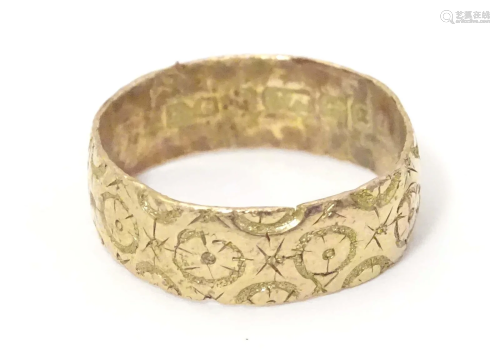 A Victorian 9ct gold ring with engraved decoration. Ring siz...