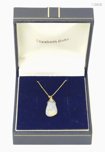 A 9ct gold necklace with opal pendant, The pendant approx. 1...