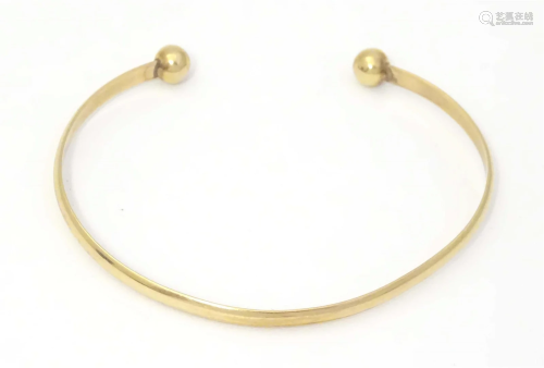 A 9ct gold bangle bracelet