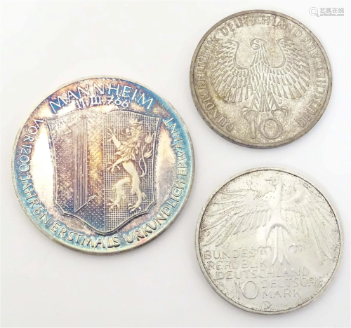 Commemorative coins to include two German 10 Deutschemark co...