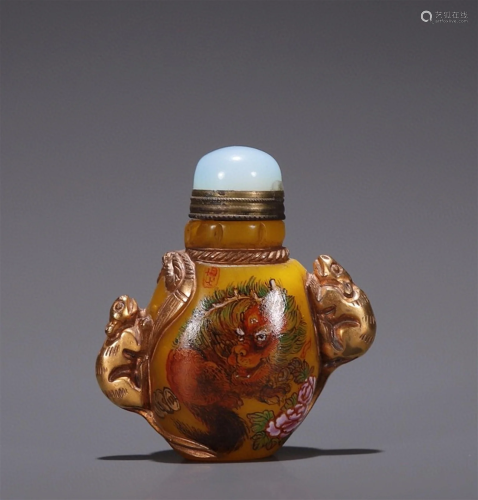 A Chinese Carved Peking Glass Snuff Bottle