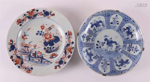 A blue/white porcelain dish, China, Kangxi, around 1700.