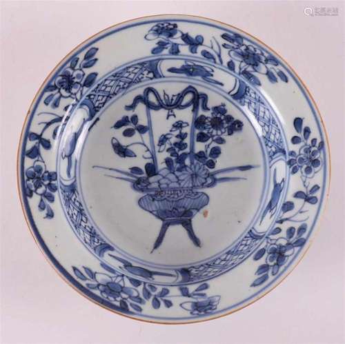 A blue/white porcelain hooded bowl, China, Kangxi, around 17...