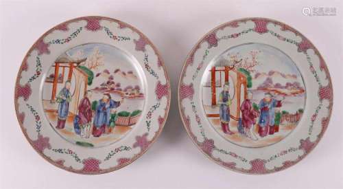 A pair of China Youngzheng/Qianlong porcelain Mandarin plate...