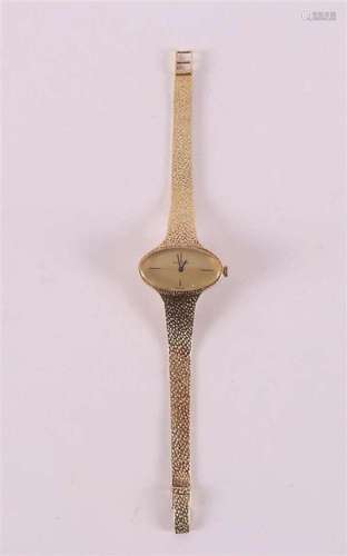 An oval Baume & Mercier women's wristwatch in a 14 k...