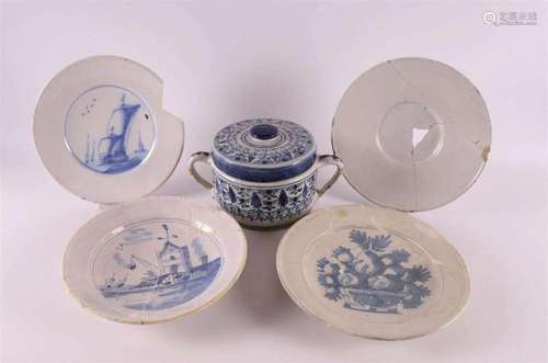 A lot of various Delft earthenware, 18th century.