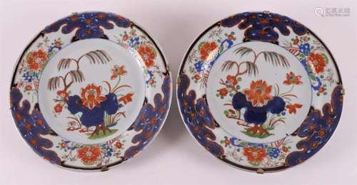 A pair of China Qianlong porcelain dishes, 18th C.