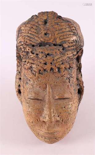 A modeled pottery head, design & execution Marion Askjae...