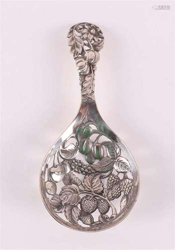 A 2nd grade silver pierced sugar sprinkle spoon, jl 1949.