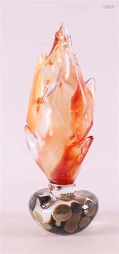 An orange glass object 'De Vlam', design: Willem Hee...