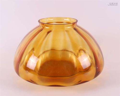 Netherlands, Maastricht. An amber vase Ovar, 1929.