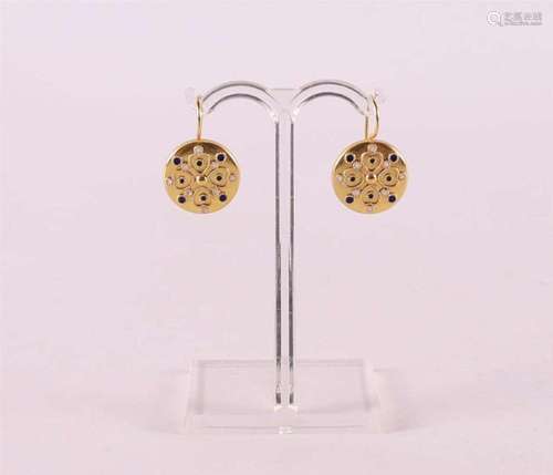 A pair of 14 krt 585/1000 yellow gold earrings, with blue an...