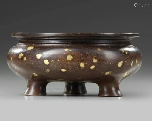 A BRONZE CHINESE CENSER, QING DYNASTY (1644-1912)