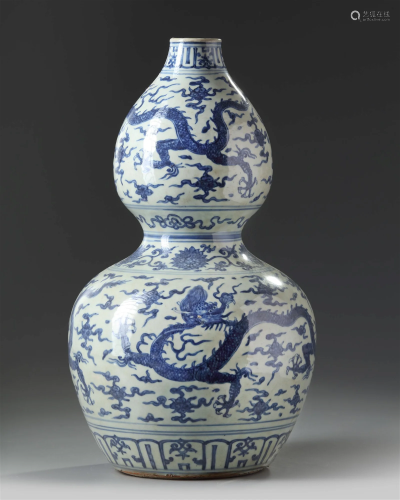 A CHINESE BLUE AND WHITE DOUBLE GOURD VASE, MING DYNASTY (13...