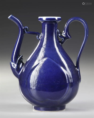 A BLUE CHINESE EWER, 18TH-19TH CENTURY