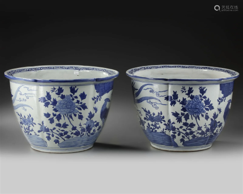 A PAIR OF LARGE BLUE AND WHITE POTS, MING DYNASTY (1368-1644...
