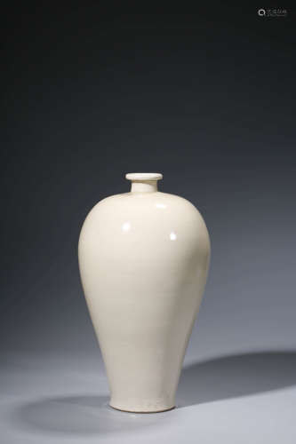 Ding Ware Meiping Vase