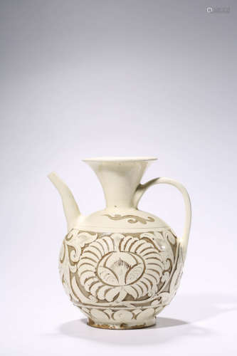 Incised Cizhou Kiln Flower Ewer