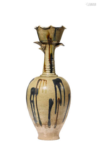 Sancai-Glazed Lobed Vase