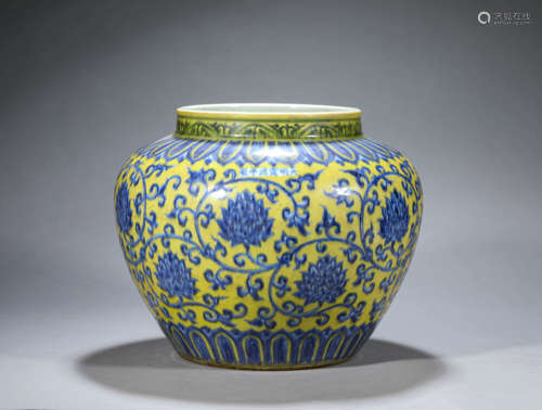 Yellow-Ground and Underglaze-Blue Interlocking Flower Jar