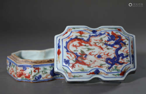 Wucai Glaze Twin Dragon Box and Cover