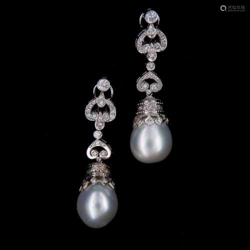 Pair of earrings made of white gold, diamonds and South Sea ...