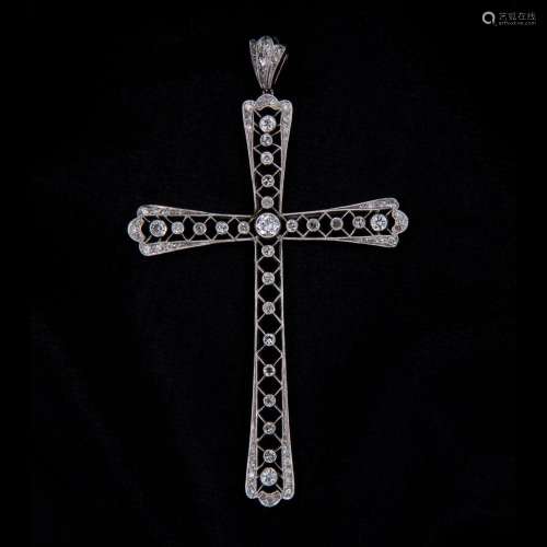 White gold and diamonds openwork cross pendant
