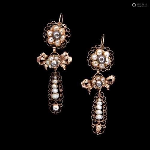 Yellow gold Earrings with pearls and diamonds