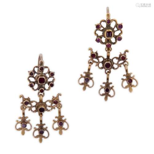 Pair of dangle earrings made of yellow gold and garnets, anc...