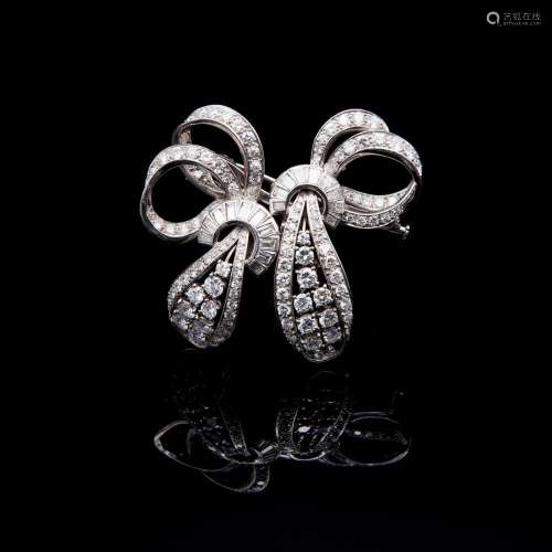 White gold and diamond swirl double clip brooch