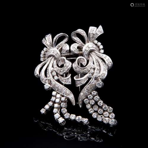 Swirl double clip brooch with pendants, made of platinum and...