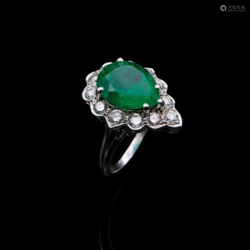 White gold ring, with diamonds and large Colombian emerald