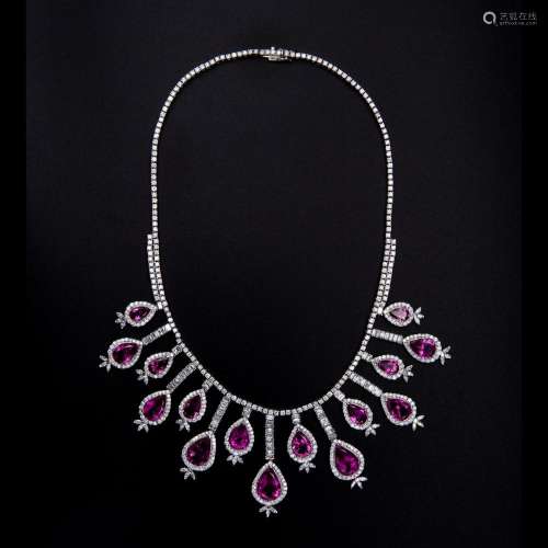 White gold necklace with diamond and tourmaline