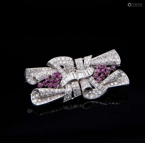 Double clip-brooch in platinum and gold with diamonds and ru...