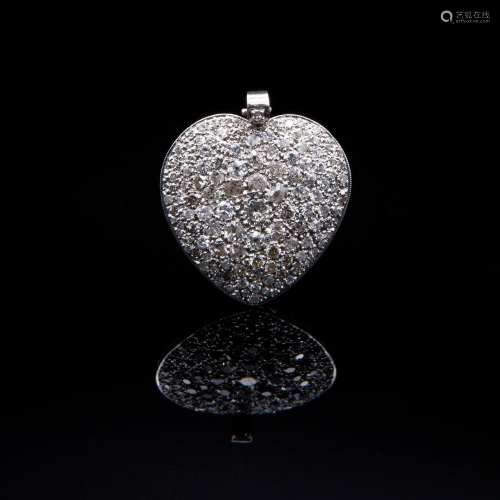 Heart-shaped pendant made of white gold and diamonds