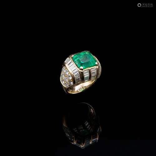 Ring with fine Colombian emerald and diamonds