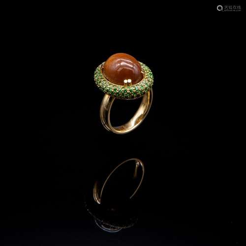 Ring made of yellow gold, corundum and garnets