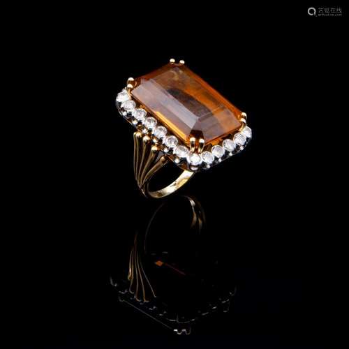 Yellow and white gold ring, with large quartz and diamonds