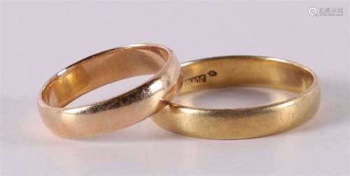 Two various 14 krt 585/1000 gold wedding rings, 7.4 grams.