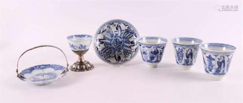 A lot of various blue/white porcelain, China, including Kang...
