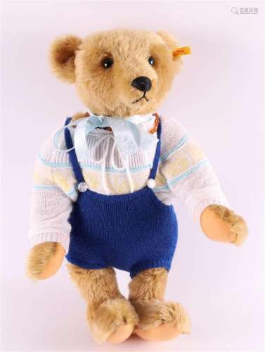 A brown plush Steiff teddy bear with humming voice, Germany ...