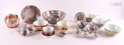 A lot of various Chinese and Japanese porcelain, including C...