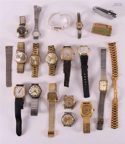 A lot of various vintage men's and women's wristwatc...