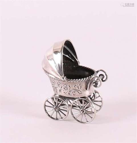 A 2nd grade silver miniature of a pram.