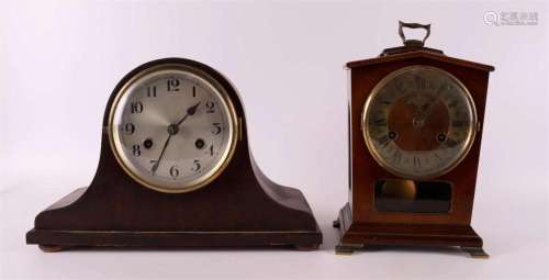 Two assorted mantel clocks, 20th century.