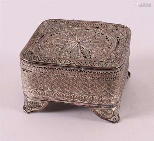 A filigree silver lidded box, 19th century.