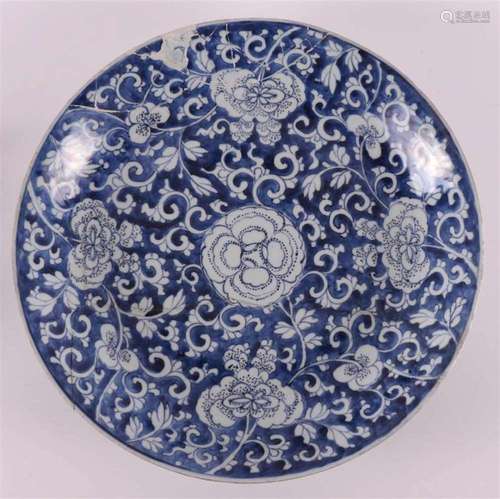 A lot of various Chinese porcelain, including Kangxi, 18th c...