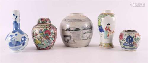 A lot of various Chinese porcelain, 19th/20th century.