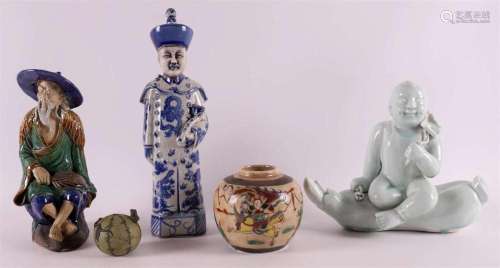 A lot of various Chinese porcelain, 20th century.
