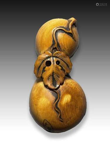 MASAHIRO: WOOD NETSUKE OF A GOURD, MEIJI PERIOD